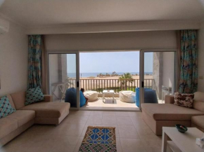 Seafront Apartment amazing view